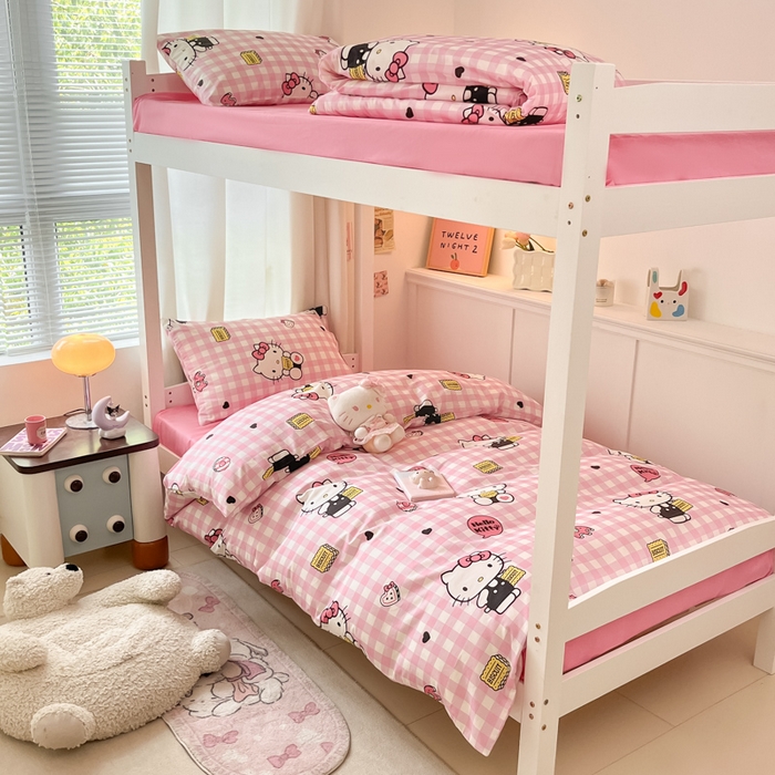 91家纺网 家纺一手货源 找家纺 桃子家居 2024新款三丽鸥授权纯棉少女印花系列学生三件套四件套 棉三丽鸥-饼干Kitty