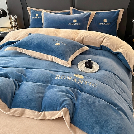 91家纺网 家纺一手货源 找家纺 莱凯家纺 2025新款牛奶绒双拼绣花四件套-山茶 山茶（宝蓝+咖）