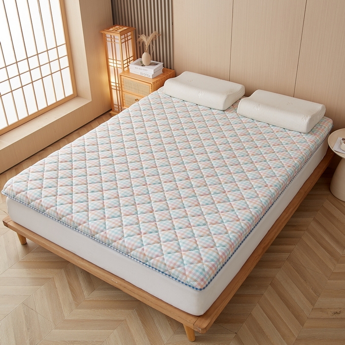 91家纺网 家纺一手货源 找家纺 迪乐妮 2024新款大床乳胶椰棕床垫（无印家居风）冰淇淋格