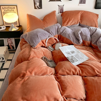 91家纺网 家纺一手货源 找家纺 悦织语 2025秋冬新款A类纯色双拼200g加厚牛奶绒四件套 橘红+紫灰
