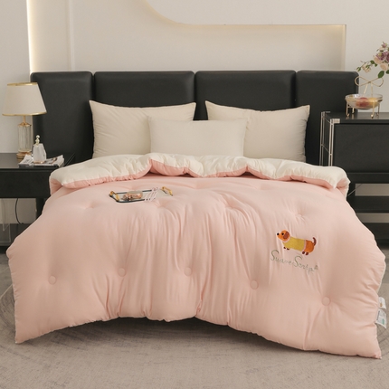 91家纺网 家纺一手货源 找家纺 蓝冰家纺 2024新款双拼刺绣冬被被子被芯 粉拼白