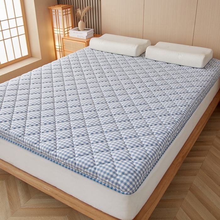 91家纺网 家纺一手货源 找家纺 迪乐妮 2024新款大床乳胶椰棕床垫（无印家居风）蓝小格