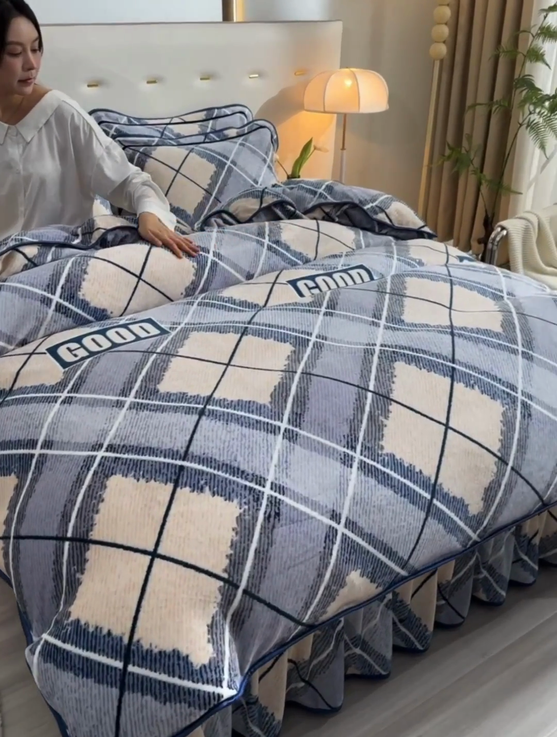 91家纺网 家纺一手货源 找家纺 馨梦缘 2025新款小包边款牛奶绒8.5斤高克重牛奶绒金雕绒床裙款四件套 英伦时尚