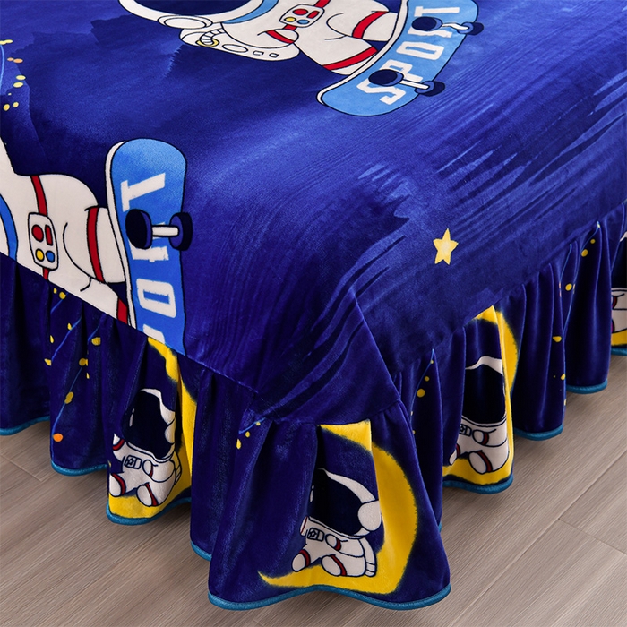 91家纺网 家纺一手货源 找家纺 馨梦缘 2025新款小包边款牛奶绒8.5斤高克重牛奶绒金雕绒床裙款四件套 宇航员