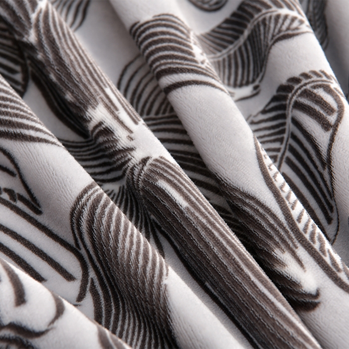 91家纺网 家纺一手货源 找家纺 馨梦缘 2025新款小包边款牛奶绒8.5斤高克重牛奶绒金雕绒床裙款四件套 叶语浪漫