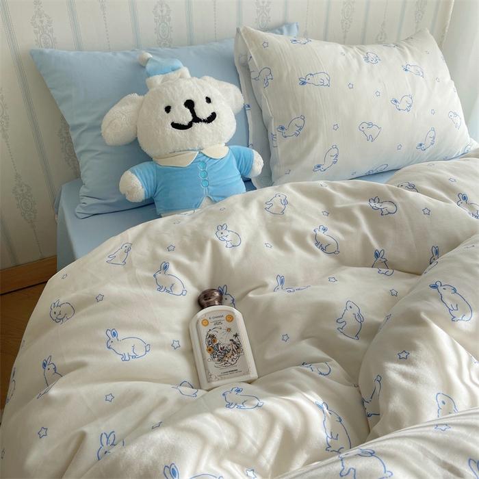 91家纺网 家纺一手货源 找家纺 繁花 2024新款印花水洗棉亲肤舒适卡通系列 蓝边兔