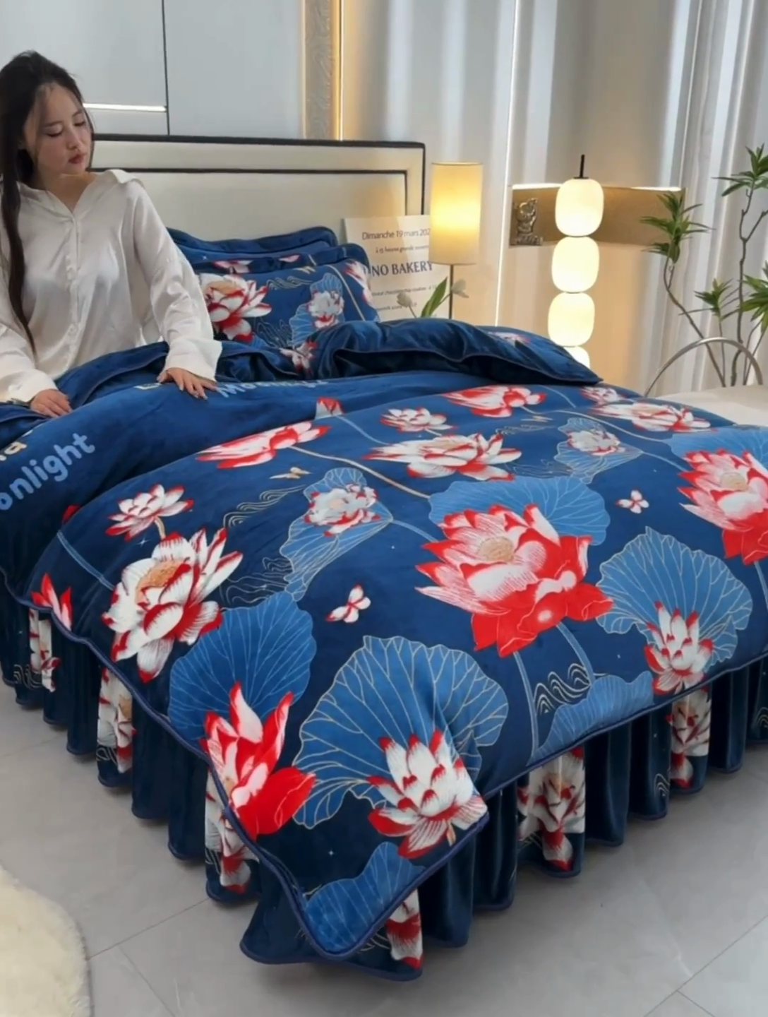 91家纺网 家纺一手货源 找家纺 馨梦缘 2025新款小包边款牛奶绒8.5斤高克重牛奶绒金雕绒床裙款四件套 富贵花开