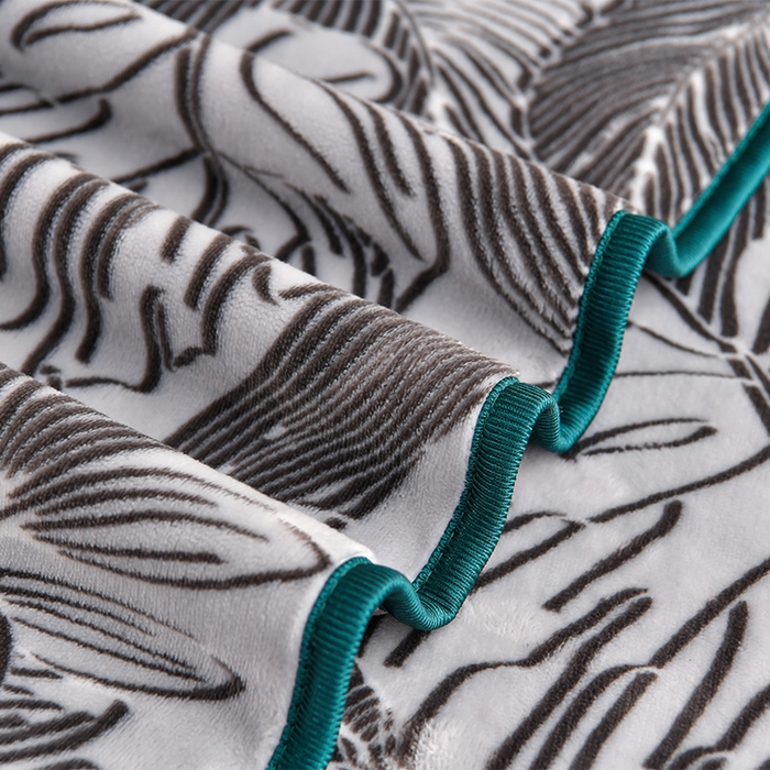 91家纺网 家纺一手货源 找家纺 馨梦缘 2025新款小包边款牛奶绒8.5斤高克重牛奶绒金雕绒床裙款四件套 叶语浪漫