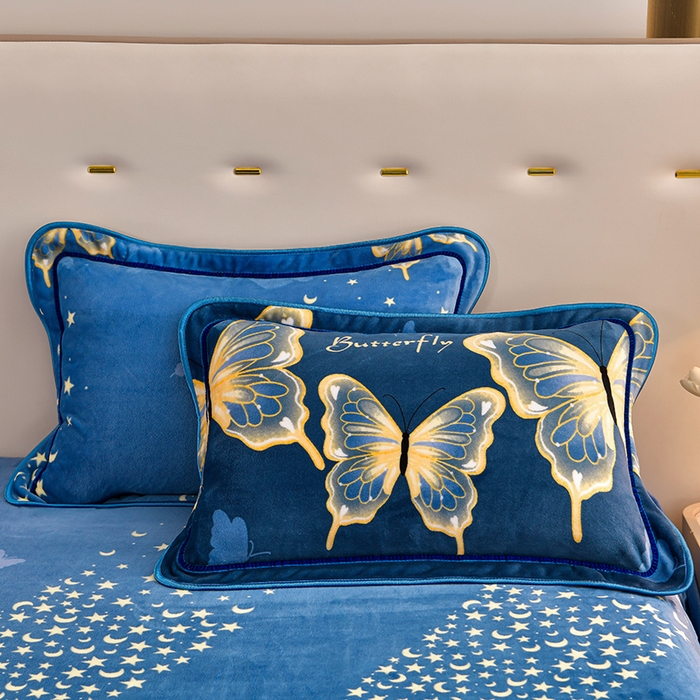 91家纺网 家纺一手货源 找家纺 馨梦缘 2025新款小包边款牛奶绒8.5斤高克重牛奶绒金雕绒床裙款四件套 轻舞飞扬