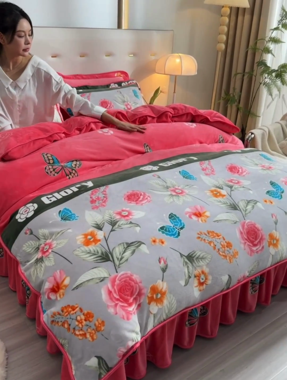 91家纺网 家纺一手货源 找家纺 馨梦缘 2025新款小包边款牛奶绒8.5斤高克重牛奶绒金雕绒床裙款四件套 花香仙子