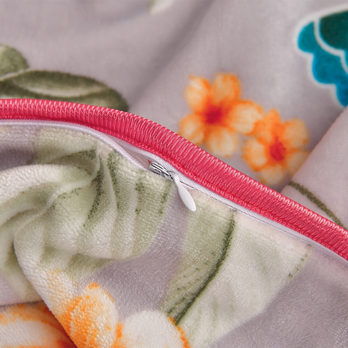 91家纺网 家纺一手货源 找家纺 馨梦缘 2025新款小包边款牛奶绒8.5斤高克重牛奶绒金雕绒床裙款四件套 花香仙子