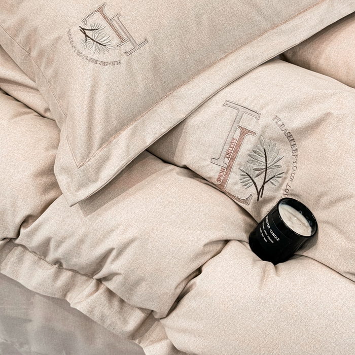 91家纺网 家纺一手货源 找家纺 U品汇 2024新品生态加厚长绒棉纯棉绣花全棉磨毛刺绣四件套宽边款直播 漫步梧桐-米棕