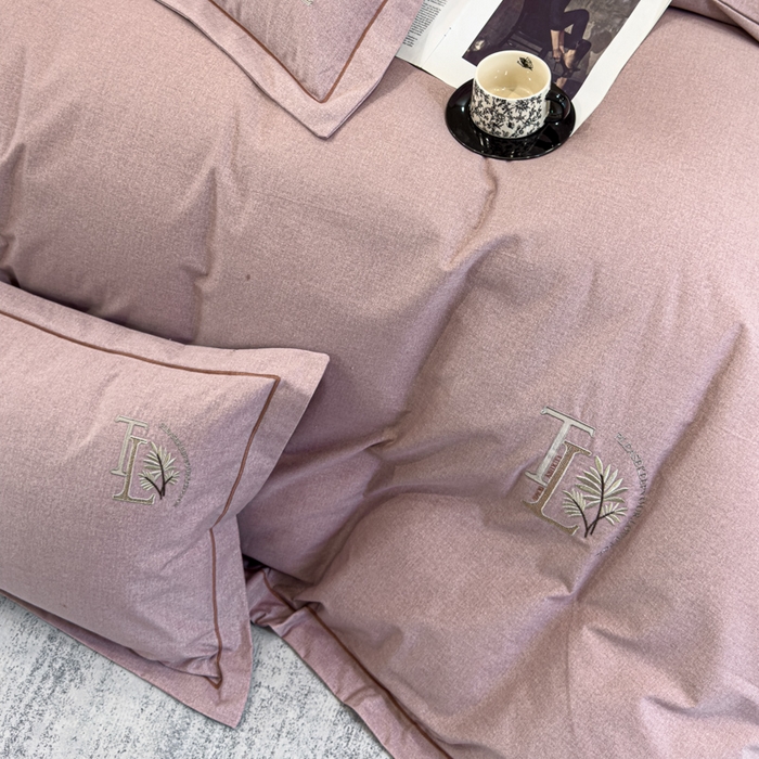 91家纺网 家纺一手货源 找家纺 U品汇 2024新品生态加厚长绒棉纯棉绣花全棉磨毛刺绣四件套宽边款直播 漫步梧桐-红棕