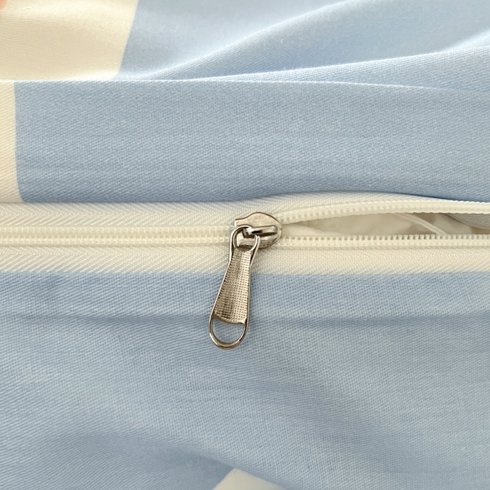 91家纺网 家纺一手货源 找家纺 2024新款三丽鸥授权全棉少女印花系列学生三件套四件套 棉三丽鸥-蓝条玉桂狗