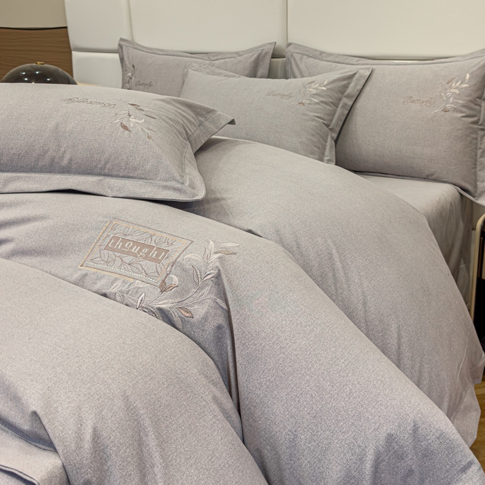 91家纺网 家纺一手货源 找家纺 U品汇 2024新品生态加厚长绒棉纯棉绣花全棉磨毛刺绣四件套宽边款直播 一叶知秋-灰