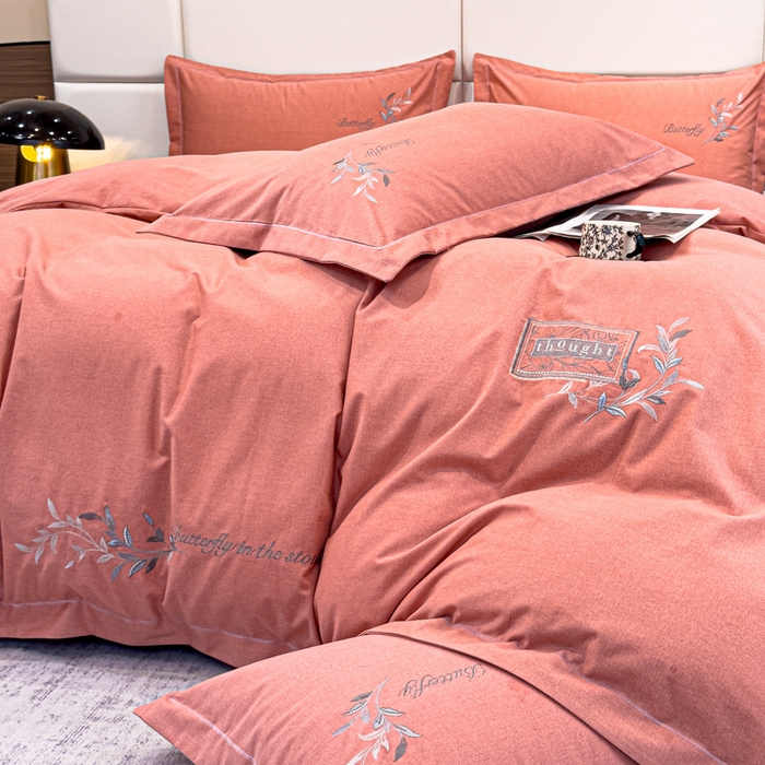 91家纺网 家纺一手货源 找家纺 U品汇 2024新品生态加厚长绒棉纯棉绣花全棉磨毛刺绣四件套宽边款直播 一叶知秋-胭脂红