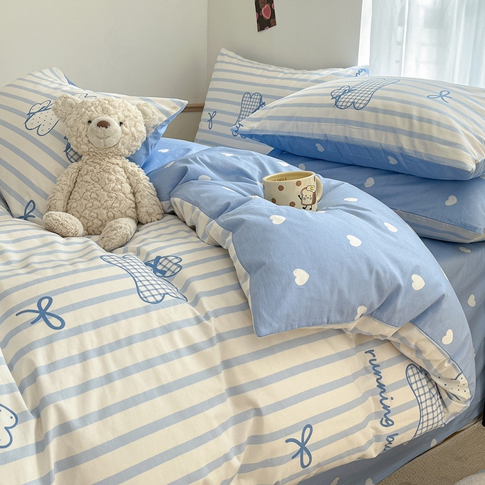 91家纺网 家纺一手货源 找家纺 桃子家居  2024新款纯棉小清新卡通少女13372系列四件套 棉-蓝条可爱兔