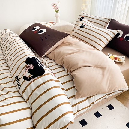 91家纺网 家纺一手货源 找家纺 眷恋家纺 2025新款多巴胺亲肤水洗棉毛巾绣四件套 猫咪-焦糖咖