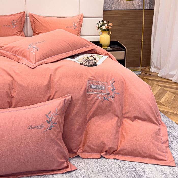 91家纺网 家纺一手货源 找家纺 U品汇 2024新品生态加厚长绒棉纯棉绣花全棉磨毛刺绣四件套宽边款直播 一叶知秋-胭脂红