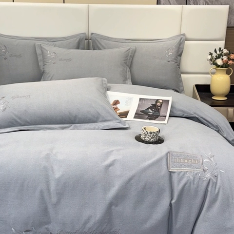 91家纺网 家纺一手货源 找家纺 U品汇 2024新品生态加厚长绒棉纯棉绣花全棉磨毛刺绣四件套宽边款直播 一叶知秋-灰