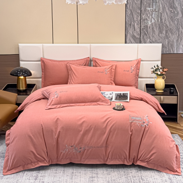 91家纺网 家纺一手货源 找家纺 U品汇 2024新品生态加厚长绒棉纯棉绣花全棉磨毛刺绣四件套宽边款直播 一叶知秋-胭脂红