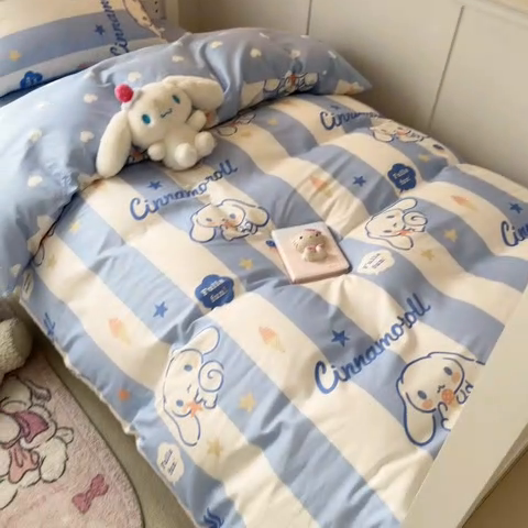 91家纺网 家纺一手货源 找家纺 2024新款三丽鸥授权全棉少女印花系列学生三件套四件套 棉三丽鸥-蓝条玉桂狗