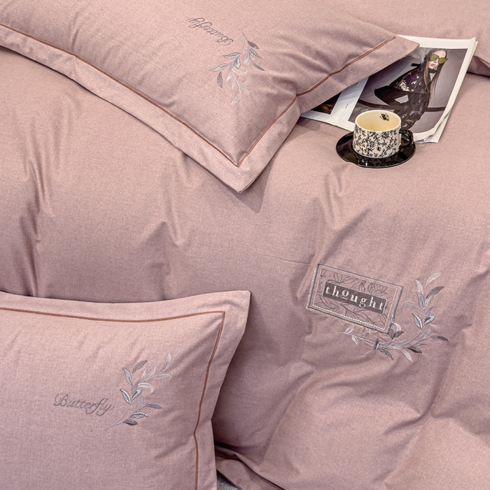 91家纺网 家纺一手货源 找家纺 U品汇 2024新品生态加厚长绒棉纯棉绣花全棉磨毛刺绣四件套宽边款直播 一叶知秋-红棕