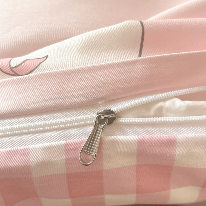 91家纺网 家纺一手货源 找家纺 2024新款三丽鸥授权全棉少女印花系列学生三件套四件套 棉三丽鸥-奶油甜心玉桂狗