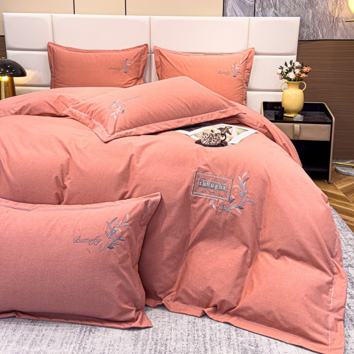 91家纺网 家纺一手货源 找家纺 U品汇 2024新品生态加厚长绒棉纯棉绣花全棉磨毛刺绣四件套宽边款直播 一叶知秋-胭脂红