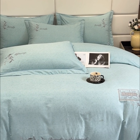 91家纺网 家纺一手货源 找家纺 U品汇 2024新品生态加厚长绒棉纯棉绣花全棉磨毛刺绣四件套宽边款直播 一叶知秋-浅绿