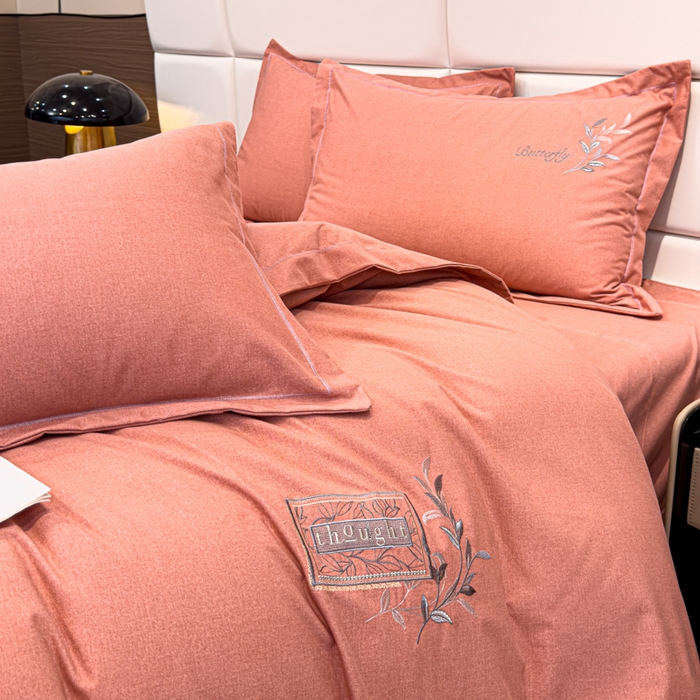 91家纺网 家纺一手货源 找家纺 U品汇 2024新品生态加厚长绒棉纯棉绣花全棉磨毛刺绣四件套宽边款直播 一叶知秋-胭脂红