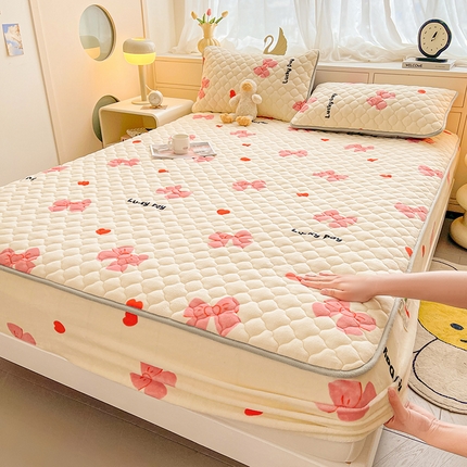 91家纺网 家纺一手货源 找家纺 （总）悦织语 2025新款200g加厚A类牛奶绒印花夹棉床笠床罩床护垫