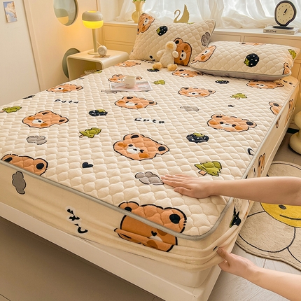 91家纺网 家纺一手货源 找家纺 （总）悦织语 2025新款200g加厚A类牛奶绒印花夹棉床笠床罩床护垫