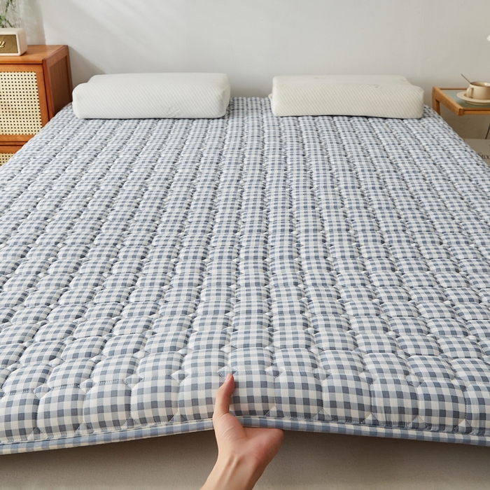 91家纺网 家纺一手货源 找家纺 迪乐妮 2024新款成人款藤席双面可用床垫（无印家居风） 蓝小格