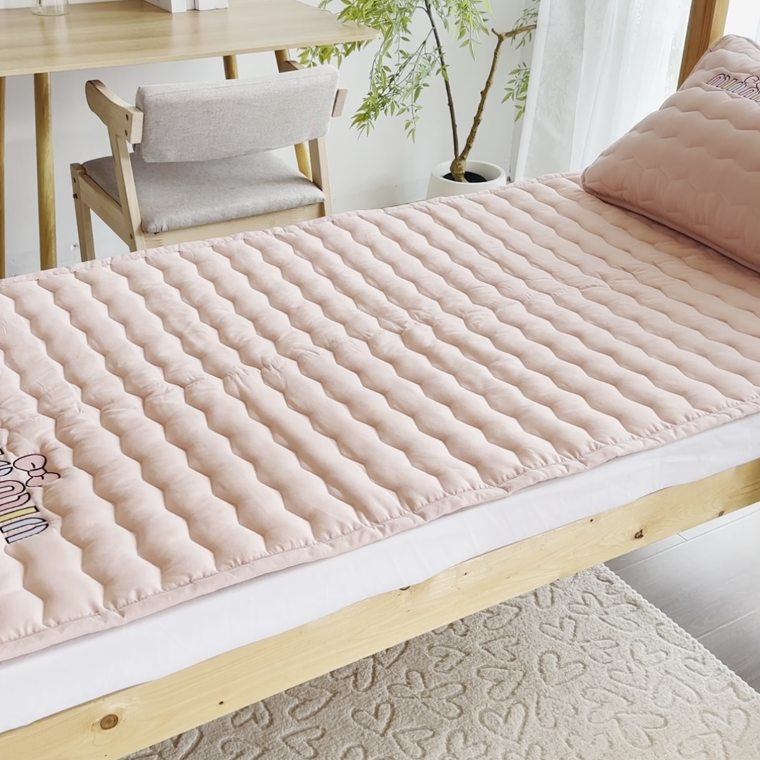 91家纺网 家纺一手货源 找家纺 恋绒家纺 2025新款刺绣款床垫学生床垫床褥宿舍上下铺床护垫 mini-湘妃玉