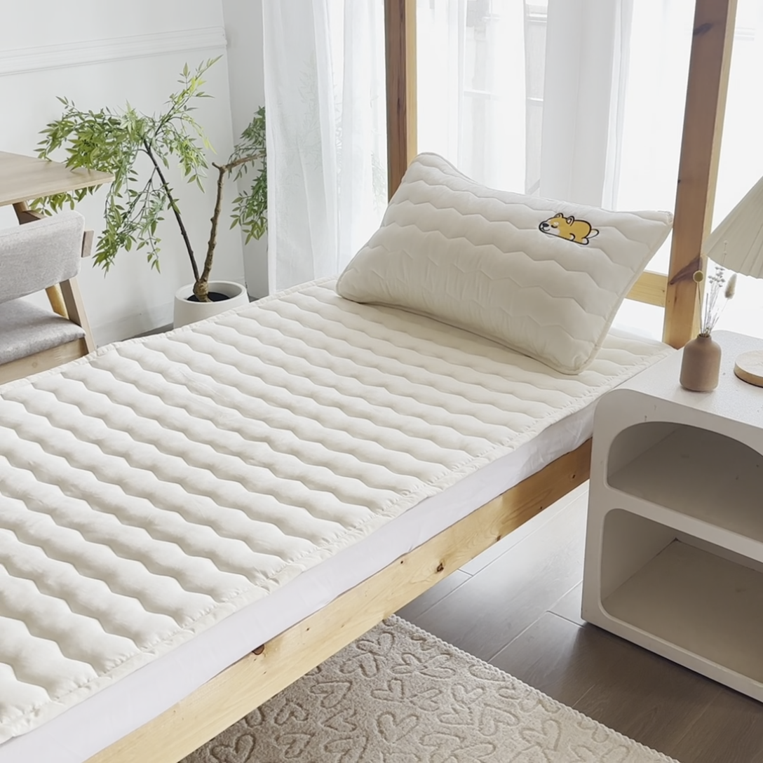 91家纺网 家纺一手货源 找家纺 恋绒家纺 2025新款刺绣款床垫学生床垫床褥宿舍上下铺床护垫 柯基KJ-象牙白