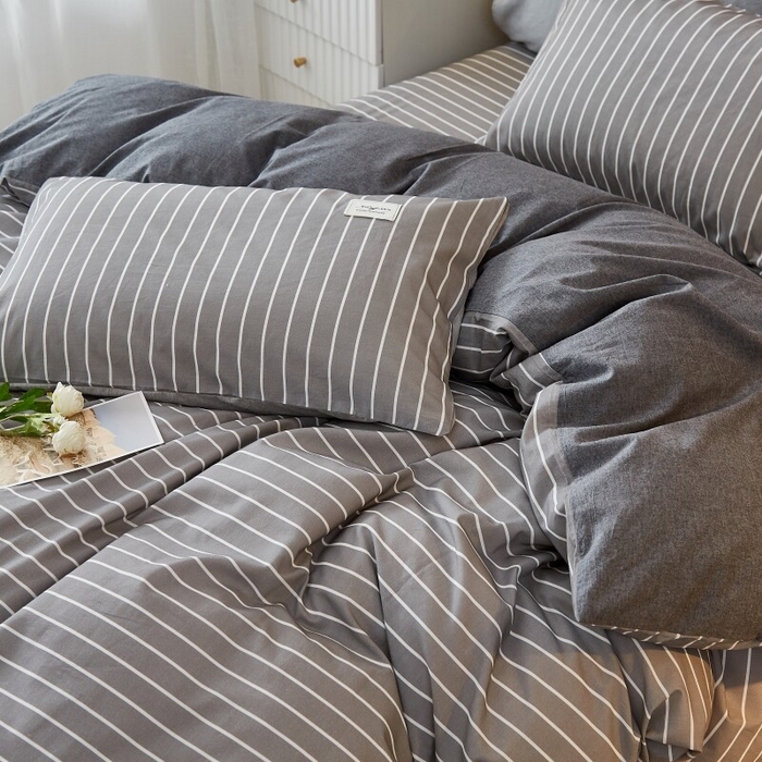 91家纺网 家纺一手货源 找家纺 2024新款无印风水洗棉亲肤简约学生三件套 麻灰白条