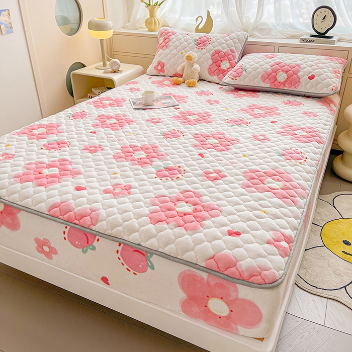 91家纺网 家纺一手货源 找家纺 悦织语 2025新款200g加厚A类牛奶绒印花夹棉床笠床罩床护垫 缤纷花