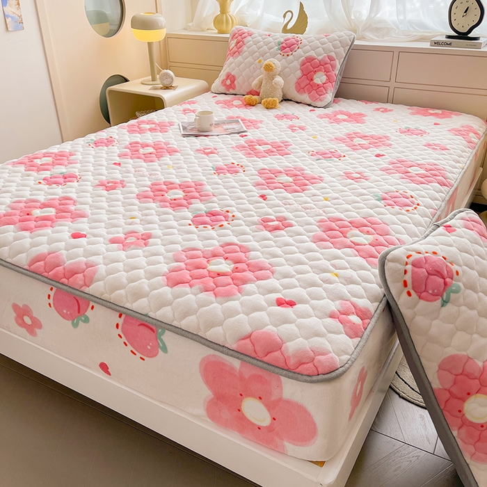 91家纺网 家纺一手货源 找家纺 悦织语 2025新款200g加厚A类牛奶绒印花夹棉床笠床罩床护垫 缤纷花