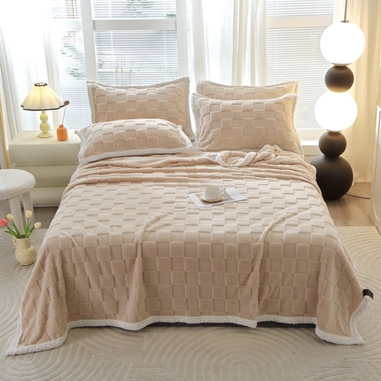 91家纺网 家纺一手货源 找家纺 （总）悦织湾 2025新款面包格塔芙绒舒棉绒蝴蝶毛毯卷边包边款