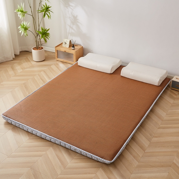 91家纺网 家纺一手货源 找家纺 迪乐妮 2024新款成人款藤席双面可用床垫（无印家居风） 蓝小格