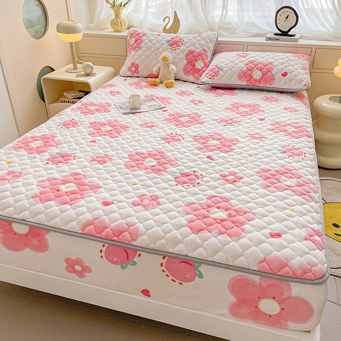 91家纺网 家纺一手货源 找家纺 悦织语 2025新款200g加厚A类牛奶绒印花夹棉床笠床罩床护垫 缤纷花