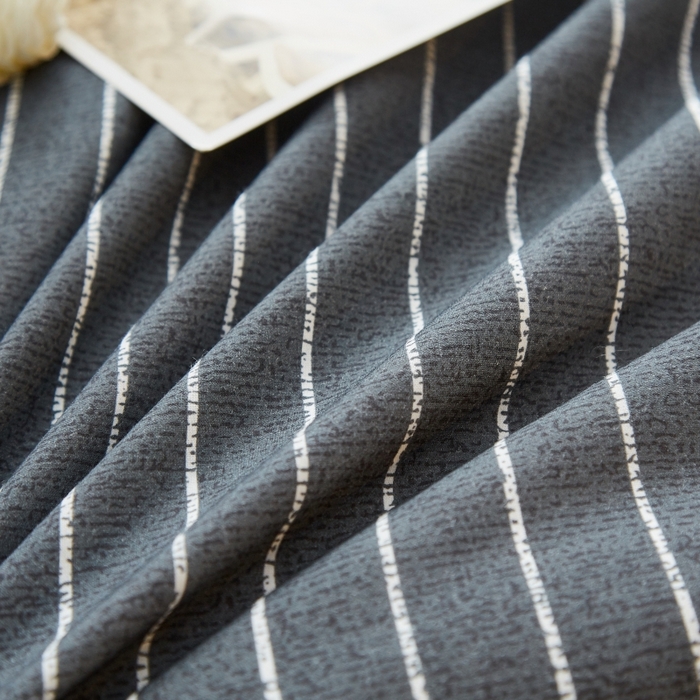 91家纺网 家纺一手货源 找家纺 2024新款无印风水洗棉亲肤简约学生三件套 深灰细条