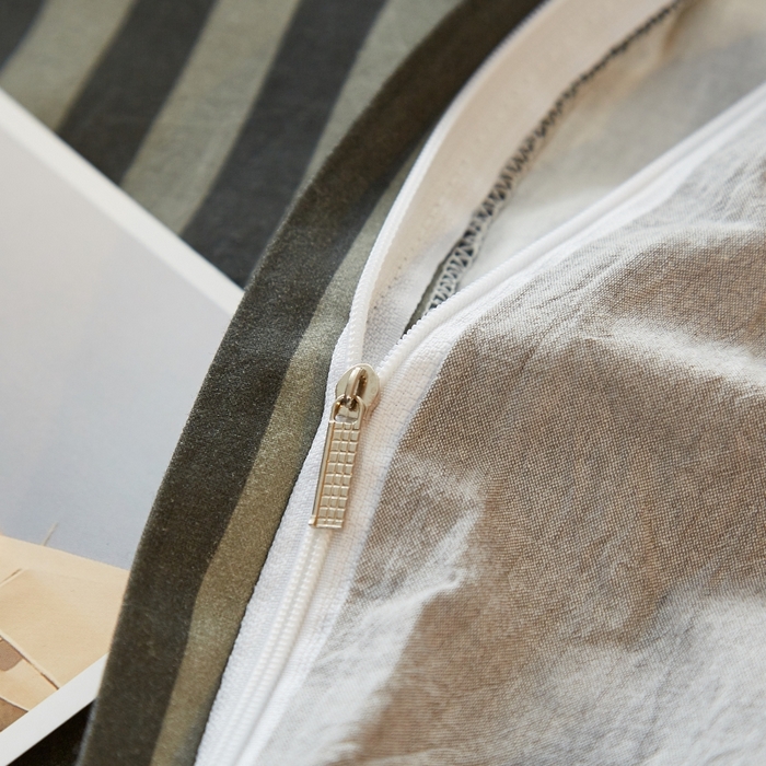 91家纺网 家纺一手货源 找家纺 2024新款无印风水洗棉亲肤简约学生三件套 简约灰条