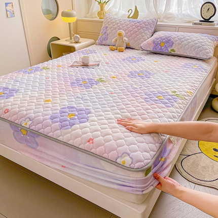 91家纺网 家纺一手货源 找家纺 （总）悦织语 2025新款200g加厚A类牛奶绒印花夹棉床笠床罩床护垫