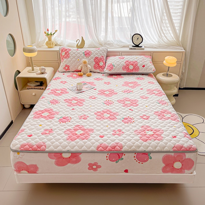 91家纺网 家纺一手货源 找家纺 悦织语 2025新款200g加厚A类牛奶绒印花夹棉床笠床罩床护垫 缤纷花