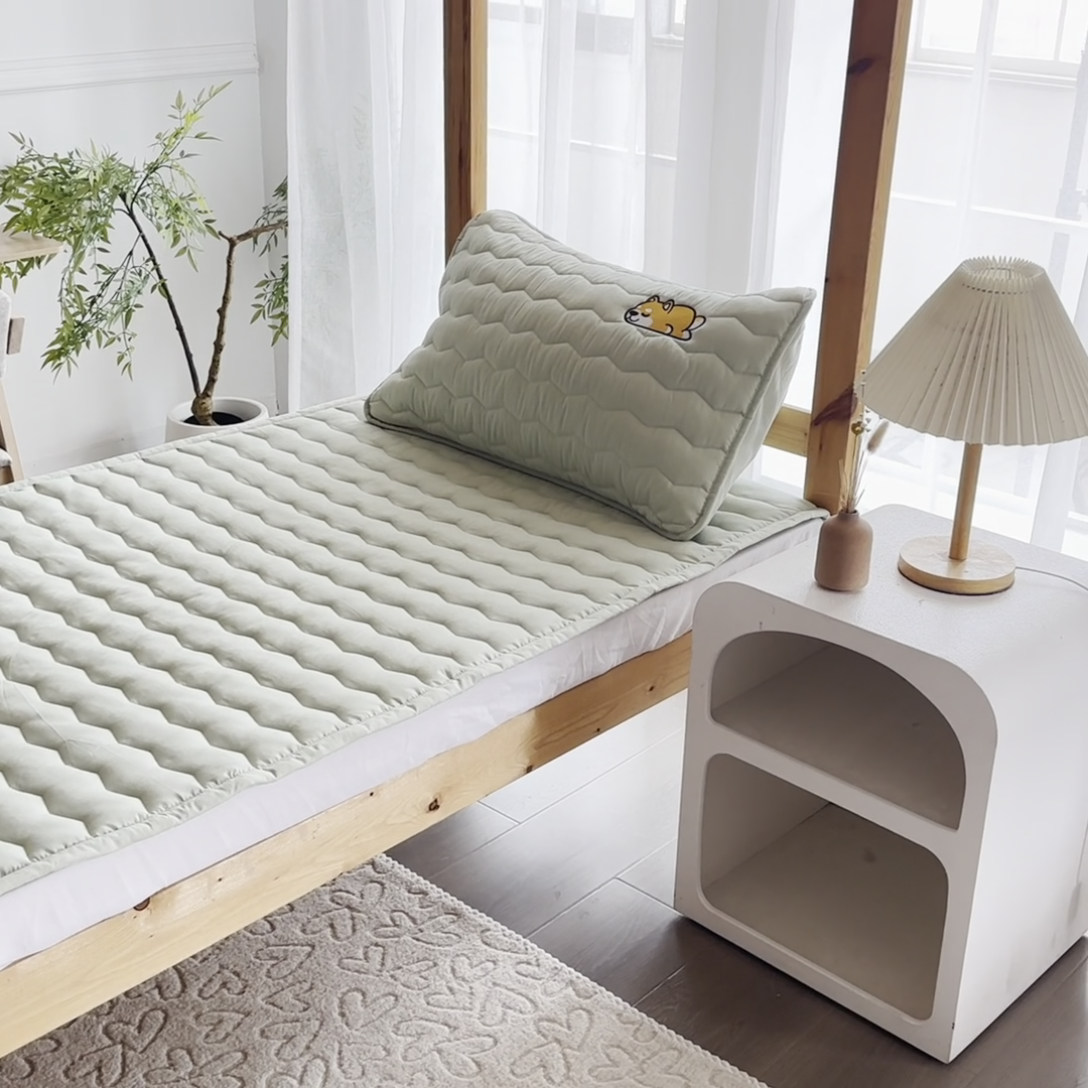 91家纺网 家纺一手货源 找家纺 恋绒家纺 2025新款刺绣款床垫学生床垫床褥宿舍上下铺床护垫 柯基KJ-薄荷绿