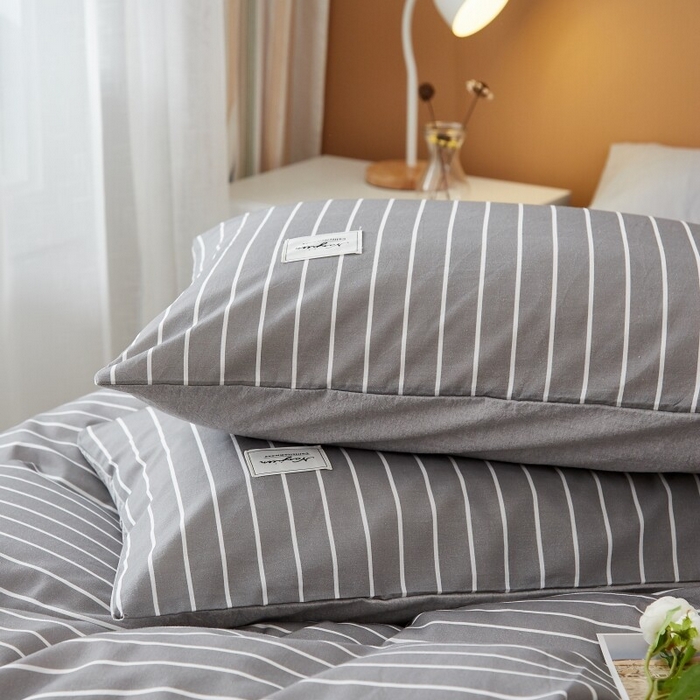 91家纺网 家纺一手货源 找家纺 2024新款无印风水洗棉亲肤简约学生三件套 麻灰白条