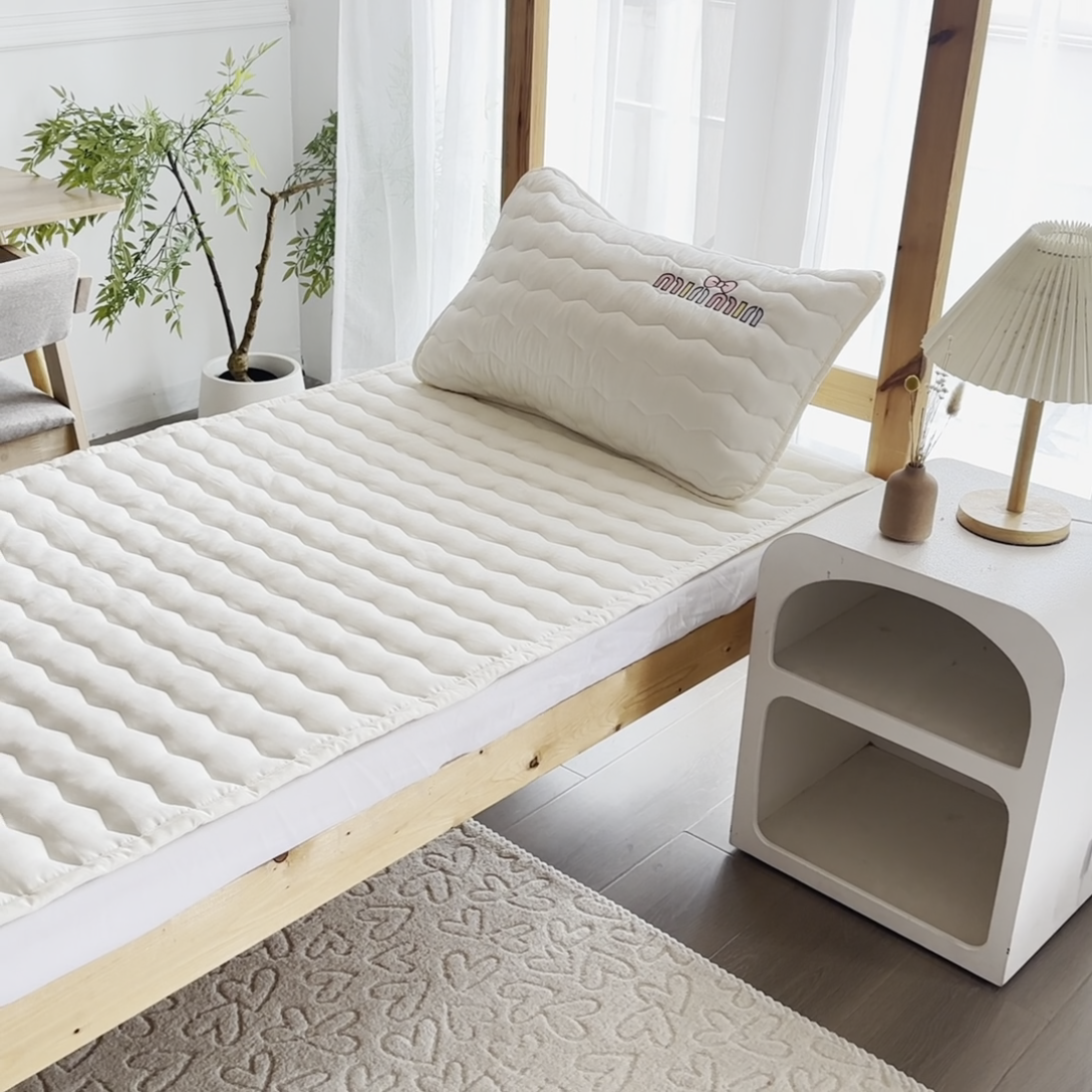 91家纺网 家纺一手货源 找家纺 恋绒家纺 2025新款刺绣款床垫学生床垫床褥宿舍上下铺床护垫 mini-象牙白