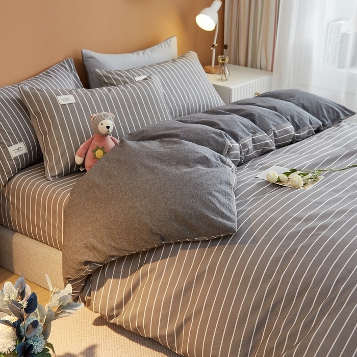 91家纺网 家纺一手货源 找家纺 2024新款无印风水洗棉亲肤简约学生三件套 麻灰白条